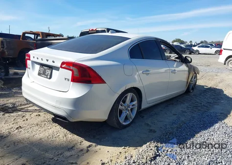 2015 Volvo S60 T5 Premier из США, поврежденный, VIN YV140MFB1F1314713